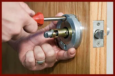Locksmith Lock Store Newtown, CT 203-278-5069 - 10-residential-lockouts