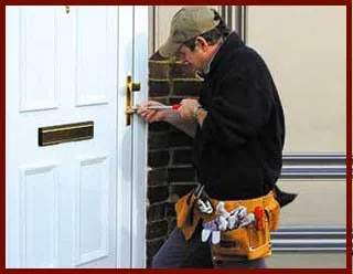 Locksmith Lock Store Newtown, CT 203-278-5069 - 8-unlock-service