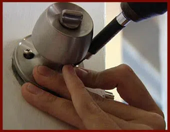 Locksmith Lock Store Newtown, CT 203-278-5069 - 9-locks-change